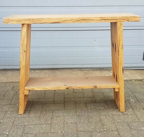 Sidetables / Werkbanken / Dressoirs Sidetables / Werkbanken / Dressoirs