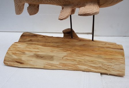 Houten-beeld-Koi-karper-op-houten-voet-houtsnijwerk-tuinbeeld-beeld-ornament-Koikarper-18