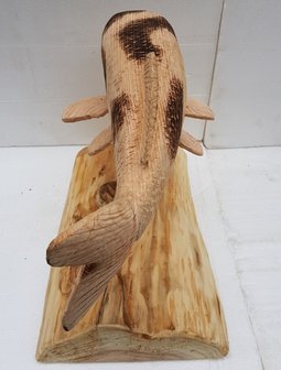 Houten-beeld-Koi-karper-op-houten-voet-houtsnijwerk-tuinbeeld-beeld-ornament-Koikarper-20