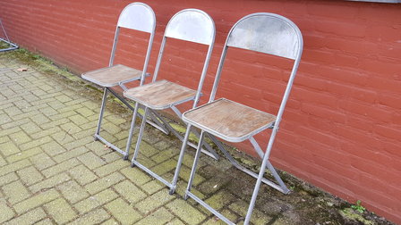 ODA-design-klapstoelen-klapstoel-industrieel-hout-metaal-stoel-2