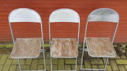 ODA-design-klapstoelen-klapstoel-industrieel-hout-metaal-stoel-4