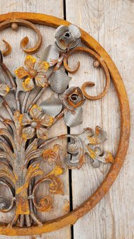 Groot-rond-smeedijzer-element-decoratie-oranment-met-rozen-poort-hekwerk-deur-balkon-2