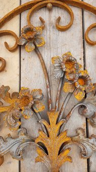 Groot-ovaal-smeedijzer-element-decoratie-oranment-met-bloemen-poort-hekwerk-deur-balkon-3