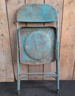 Industriele-metalen-klapstoel-stoel-tuinstoel-met-patina-stoer-vintage-retro-5