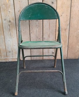 Industriele-klapstoel-stoel-tuinstoel-met-patina-stoer-vintage-retro-gemaakt-van-metaal