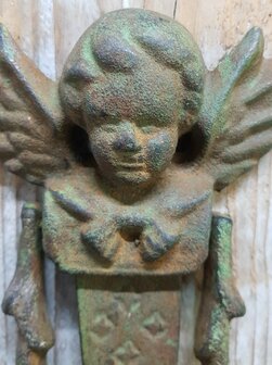 Brocante-gietijzeren-deurklopper-met-ornament-engel-2
