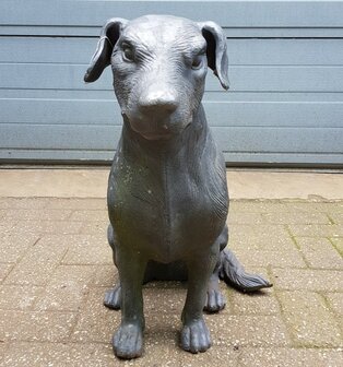 Antiek-gietijzeren-tuinbeeld-standbeeld-hond-jachthond-met-patina-1