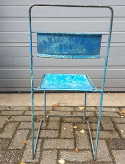 Sleetse-industriele-metalen-stoel-verweerd-geleefd-met-patina-vintage-retro-brocante-2
