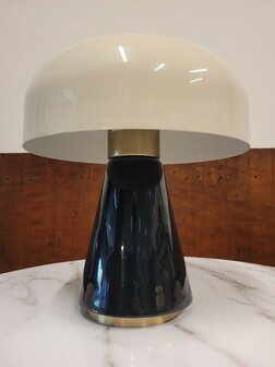 Klassieke-vintage-tafellamp-van-metaal-zwart-creme-goud-hotel-3