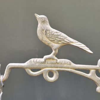 Gietijzeren-wandhaak-haak-met-vogelbadje-schaal-voederschaal-voderbakje-van-gietijzer-3