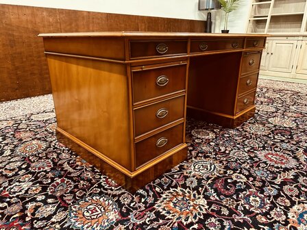 Klassiek-Antiek-Engels-Heldense-Exclusive-Bureau-Parnerdesk-Desk-Bureaustoel