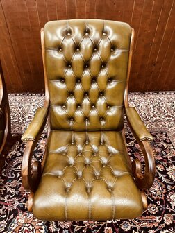 Klassiek-Engels-Chesterfield-Victoria-Stand-Chair-Fauteuil