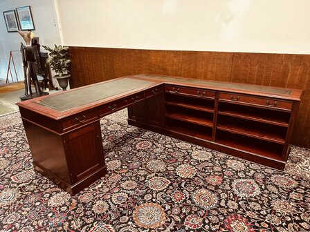 Klassiek-Engels-Antiek-Chesterfield-Bureau-Hoekbureau-Desk-Partnerdesk