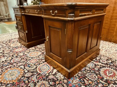 Klassiek-Antiek-Engels-Chesterfield-Desk-Bureau-Partnerdesk