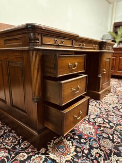 Klassiek-Antiek-Engels-Chesterfield-Desk-Bureau-Partnerdesk