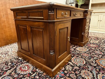 Engels-Klassiek-Antiek-Chesterfield-Bureau-Desk