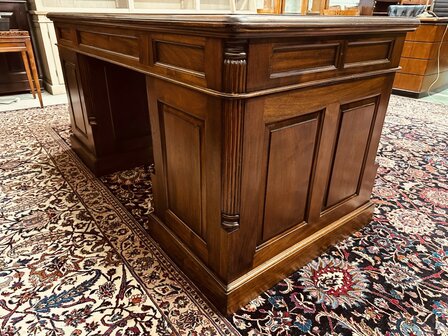 Engels-Klassiek-Antiek-Chesterfield-Bureau-Desk