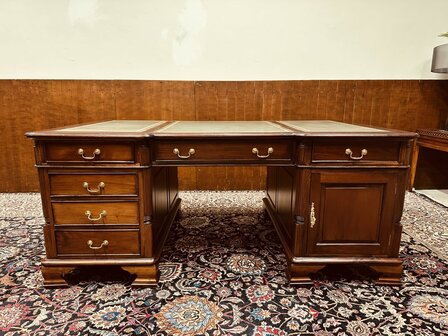 Klassiek-Engels-Antiek-Chesterfield-Oud-Bureau-Partnerdesk