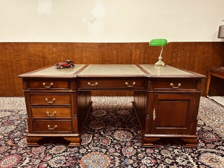 Klassiek-Engels-Antiek-Chesterfield-Oud-Bureau-Partnerdesk