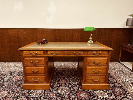 Klassiek-Engels-Antiek-Chesterfield-Oud-Bureau-Desk-Globe-Wernicke