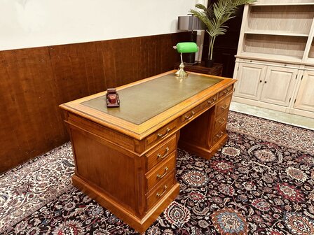 Klassiek-Engels-Antiek-Chesterfield-Oud-Bureau-Desk-Globe-Wernicke