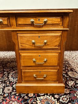 Klassiek-Engels-Antiek-Chesterfield-Oud-Bureau-Desk-Globe-Wernicke