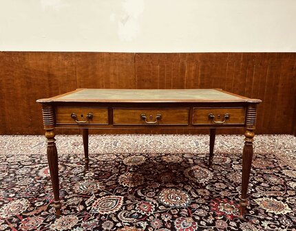 Klassiek-Engels-Antiek-Chesterfield-Schrijftafel-Bureau