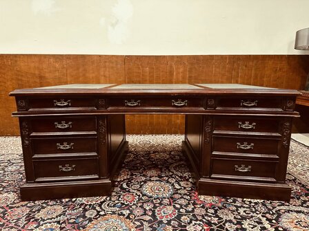 Klassiek-Engels-Chesterfield-Antiek-Bureau-Desk