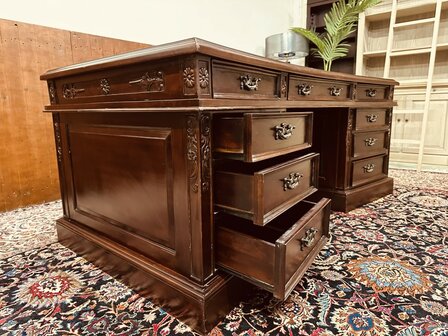 Klassiek-Engels-Chesterfield-Antiek-Bureau-Desk