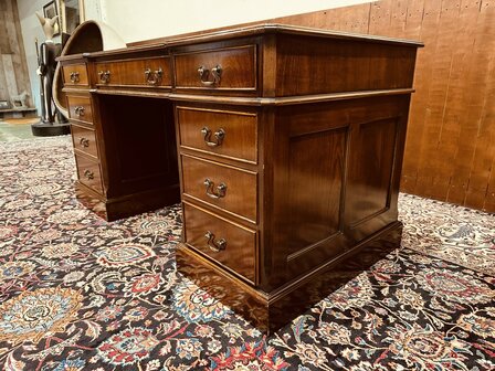 Klassiek-Engels-Antiek-Chesterfield-Bureau