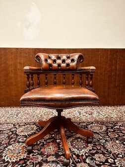 Klassiek-Antiek-Engels-Chesterfield-Captain-Chair-Bureaustoel