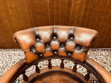 Klassiek-Antiek-Engels-Chesterfield-Captain-Chair-Bureaustoel