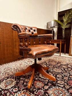 Klassiek-Antiek-Engels-Chesterfield-Captain-Chair-Bureaustoel