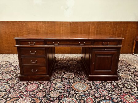 Klassiek-Engels-Antiek-Chesterfield-Bureau-Desk-Partnerdesk