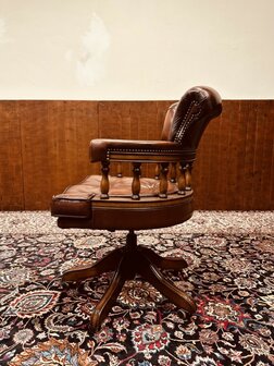 Klassiek-Engels-Antiek-Chesterfield-Bureaustoel-Captain-Chair