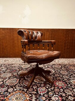 Klassiek-Engels-Antiek-Chesterfield-Bureaustoel-Captain-Chair