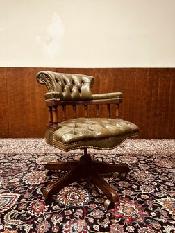 Klassiek-Engels-Antiek-Chesterfield-Bureaustoel-Captain-Chair