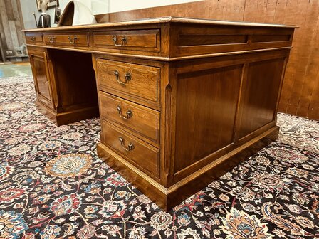 Klassiek-Engels-Antiek-Chesterfield-Eichholtz-Bureau-Partnerdesk