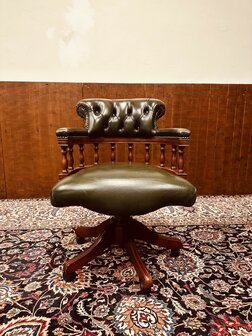 Klassiek-Engels-Antiek-Chesterfield-Bureaustoel-Captain-Chair