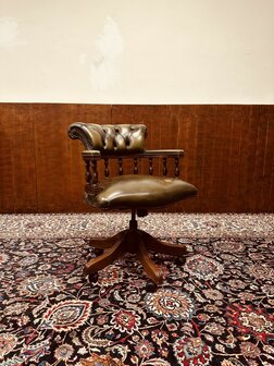 Klassiek-Antiek-Engels-Chesterfield-Captain-Chair-Bureaustoel