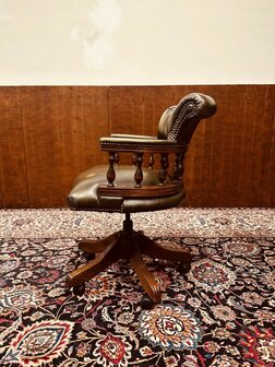 Klassiek-Antiek-Engels-Chesterfield-Captain-Chair-Bureaustoel