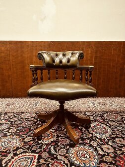 Klassiek-Antiek-Engels-Chesterfield-Captain-Chair-Bureaustoel