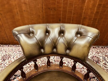 Klassiek-Antiek-Engels-Chesterfield-Captain-Chair-Bureaustoel