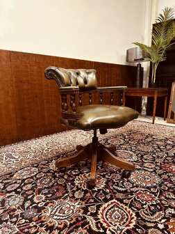 Klassiek-Antiek-Engels-Chesterfield-Captain-Chair-Bureaustoel