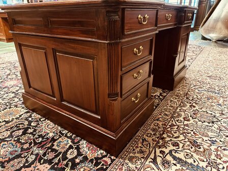 Klassiek-Antiek-Engels-Chesterfield-Bureau-Partnerdesk