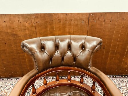 Bruine-Chesterfield-Captain-Chair-Bureaustoel