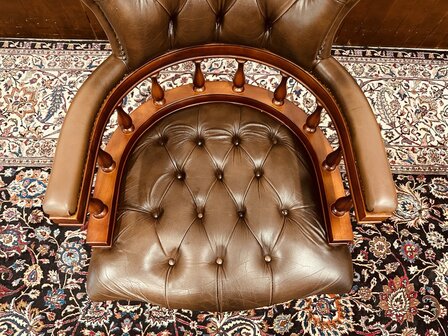 Bruine-Chesterfield-Captain-Chair-Bureaustoel