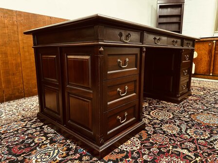 Engels-Klassiek-Bureau-
