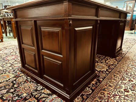 Engels-Klassiek-Bureau-