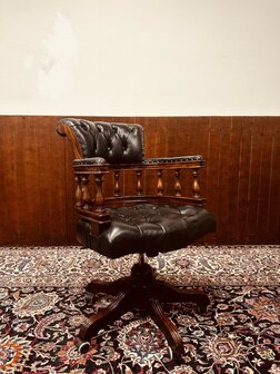 Zwarte-Chesterfield-Bureaustoel